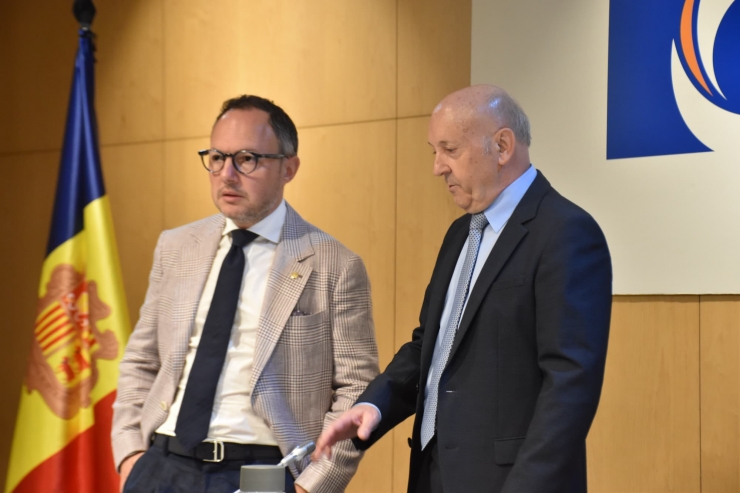 El president de la Cambra de Comerç, Josep M. Mas, i el cap de Govern, Xavier Espot.